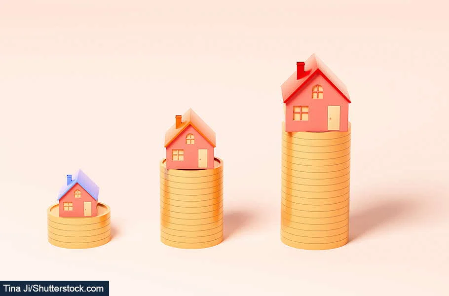 The Impact of House Prices on Inflation Expectations and Monetary Policy