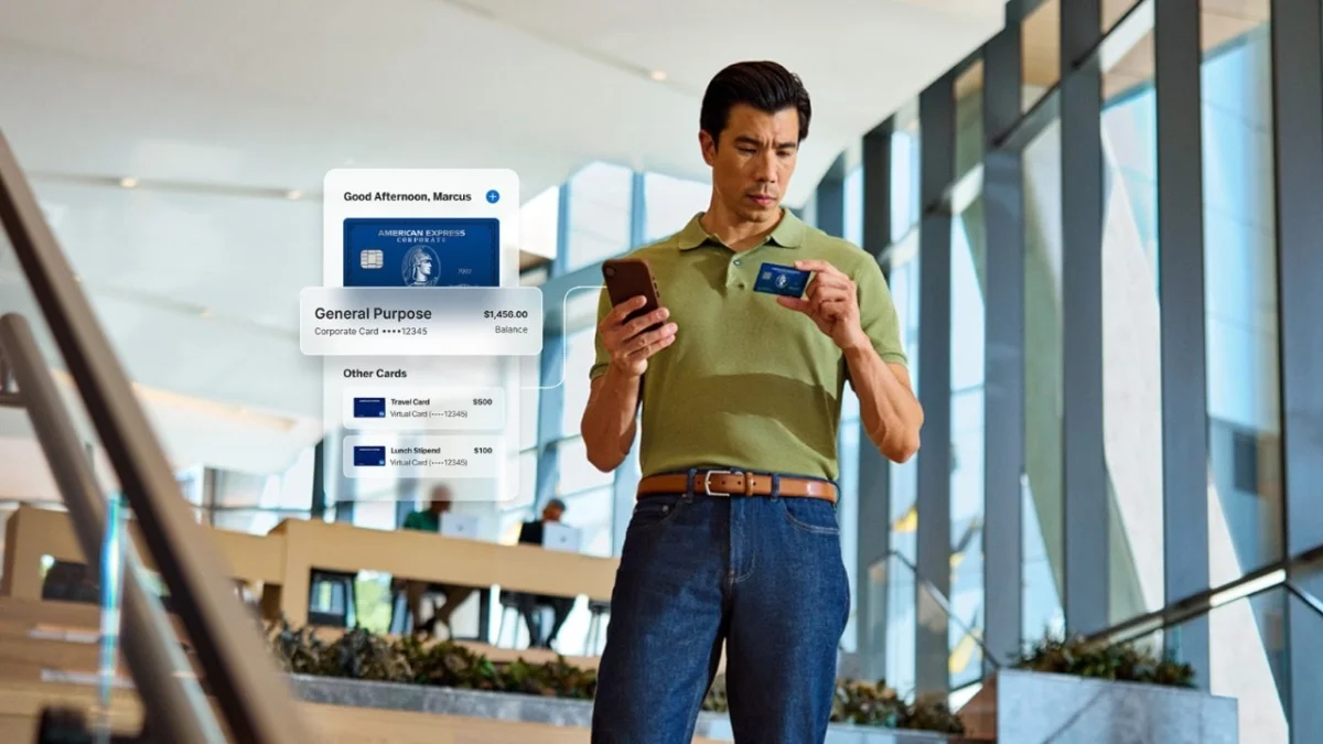 An employee reviews his Corporate Cashback Card expense on a mobile app.